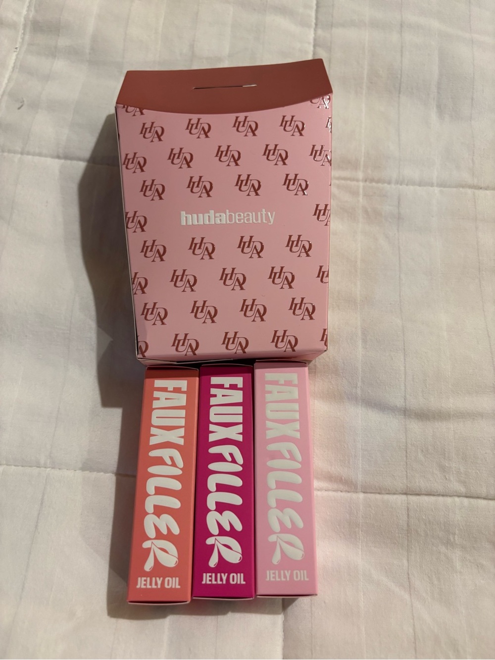 HUDA BEAUTY FauxFiller Jelly Oil Trio ā limited package